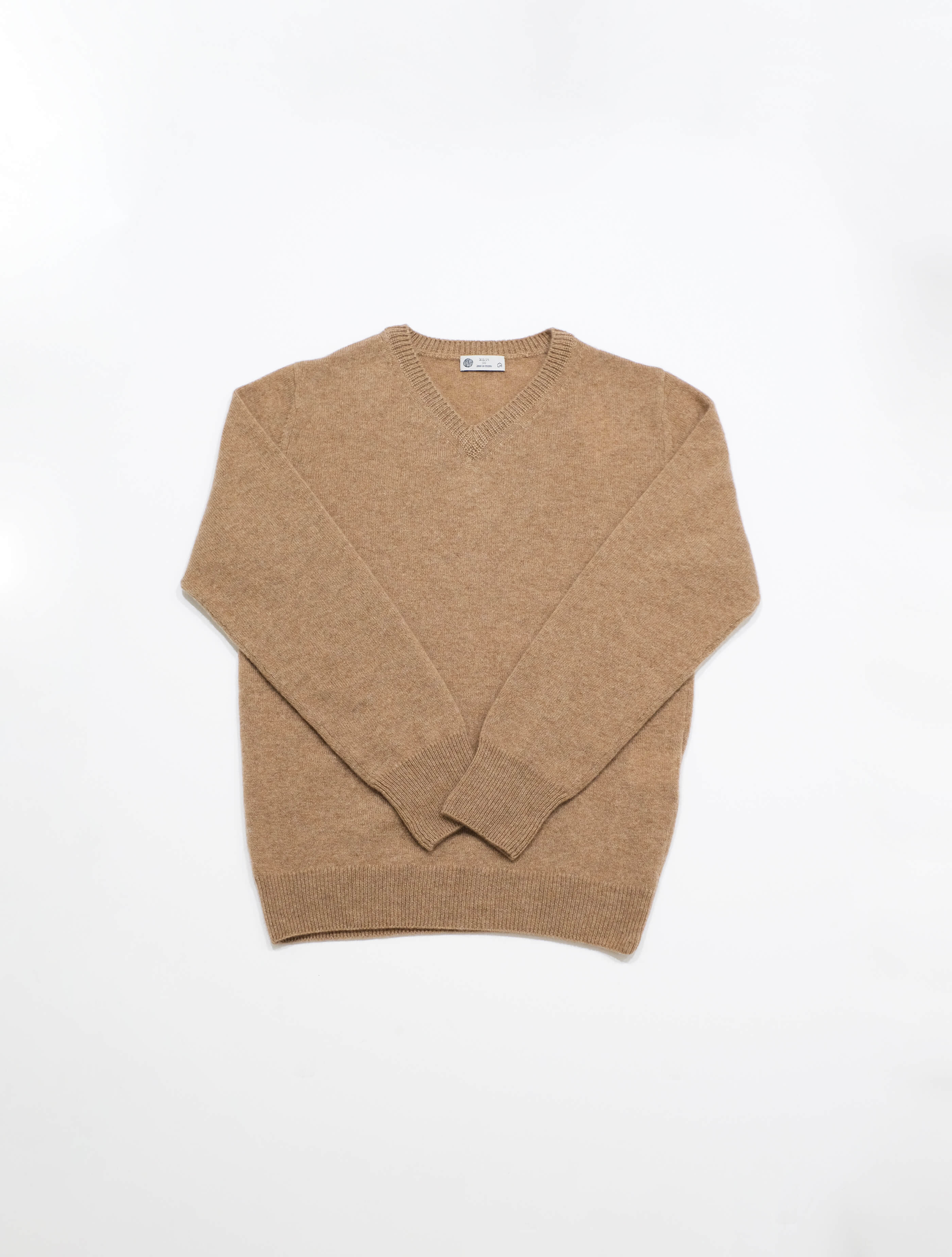 ニット ”ecole V-neck sweater” (Lim home) – ambiente