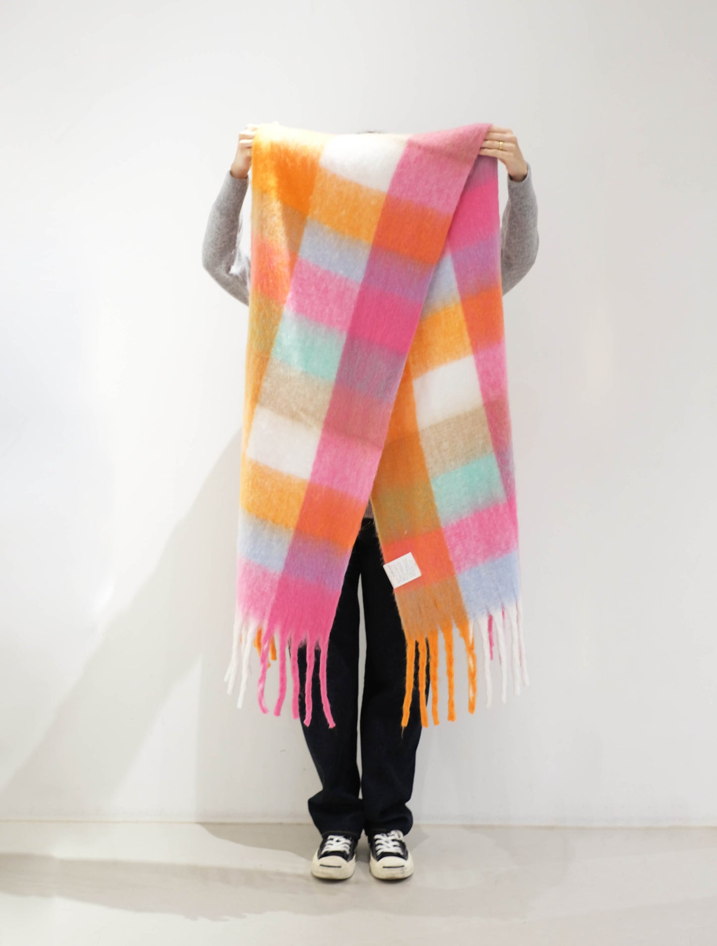 STOLE 01 (hint hint)