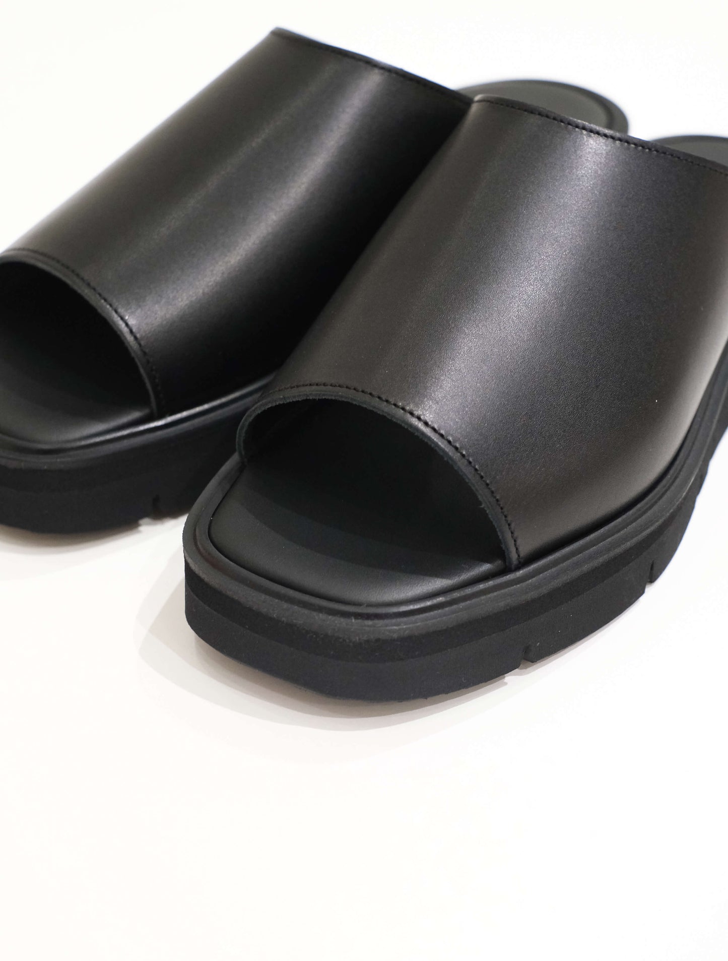 VAMP SANDALS BLACK (BEAUTIFUL SHOES)