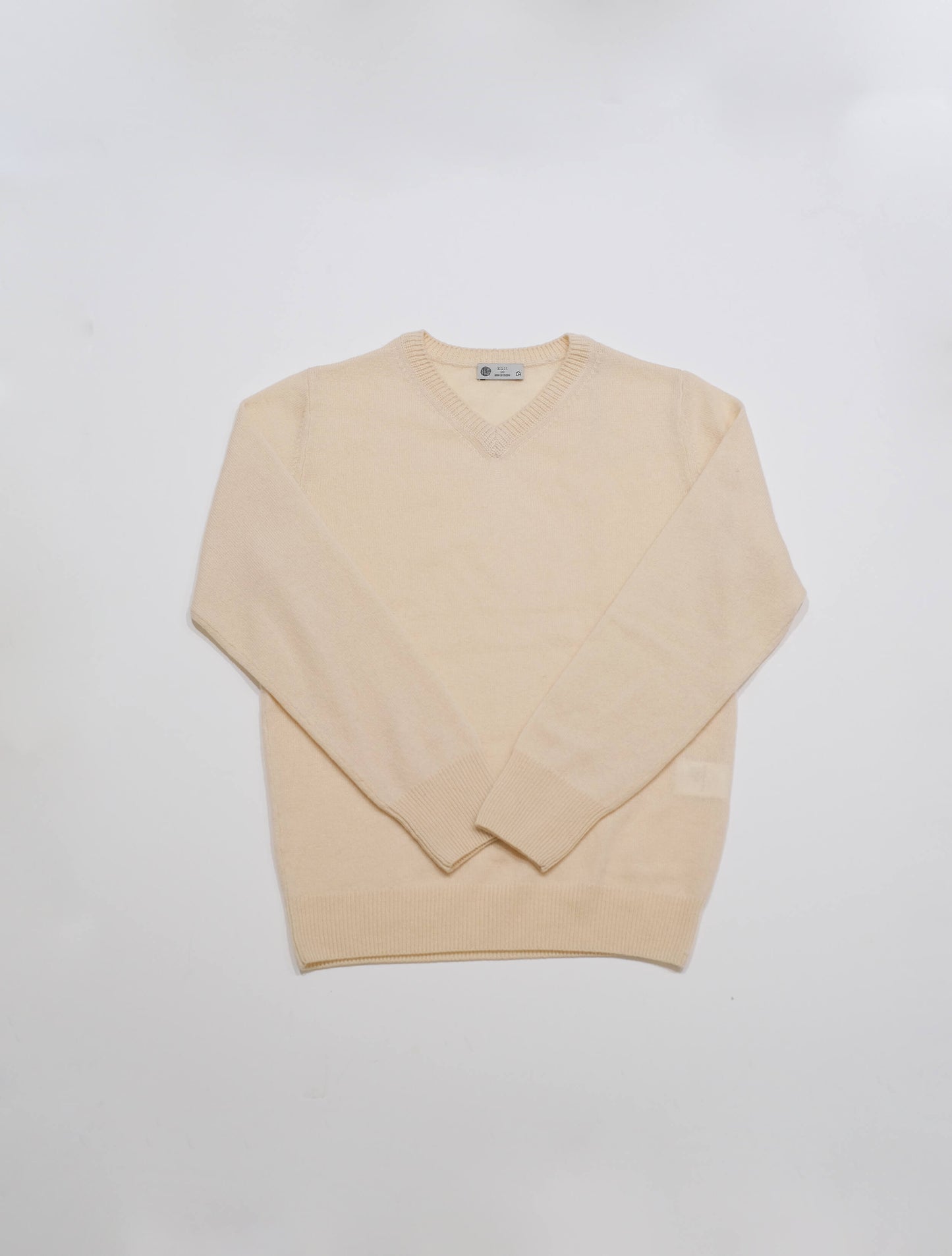 ニット ”ecole V-neck sweater”  (Lim home)