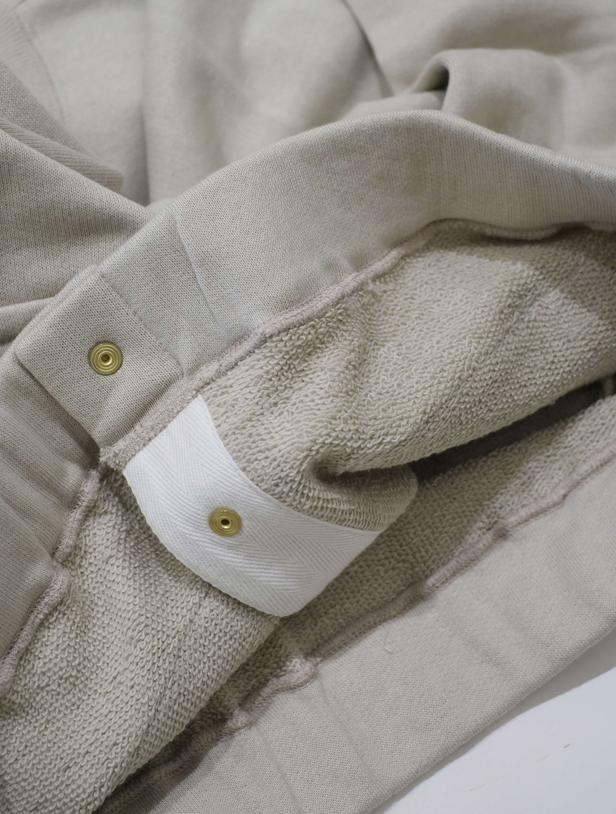 Button flyのスウェット (CHEVAL plus)