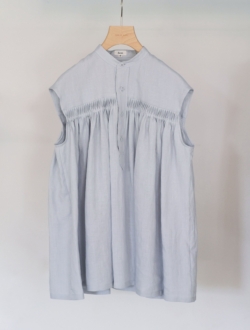 belgian linen sleeveless tuck shirt  smoke blue　のサムネイル